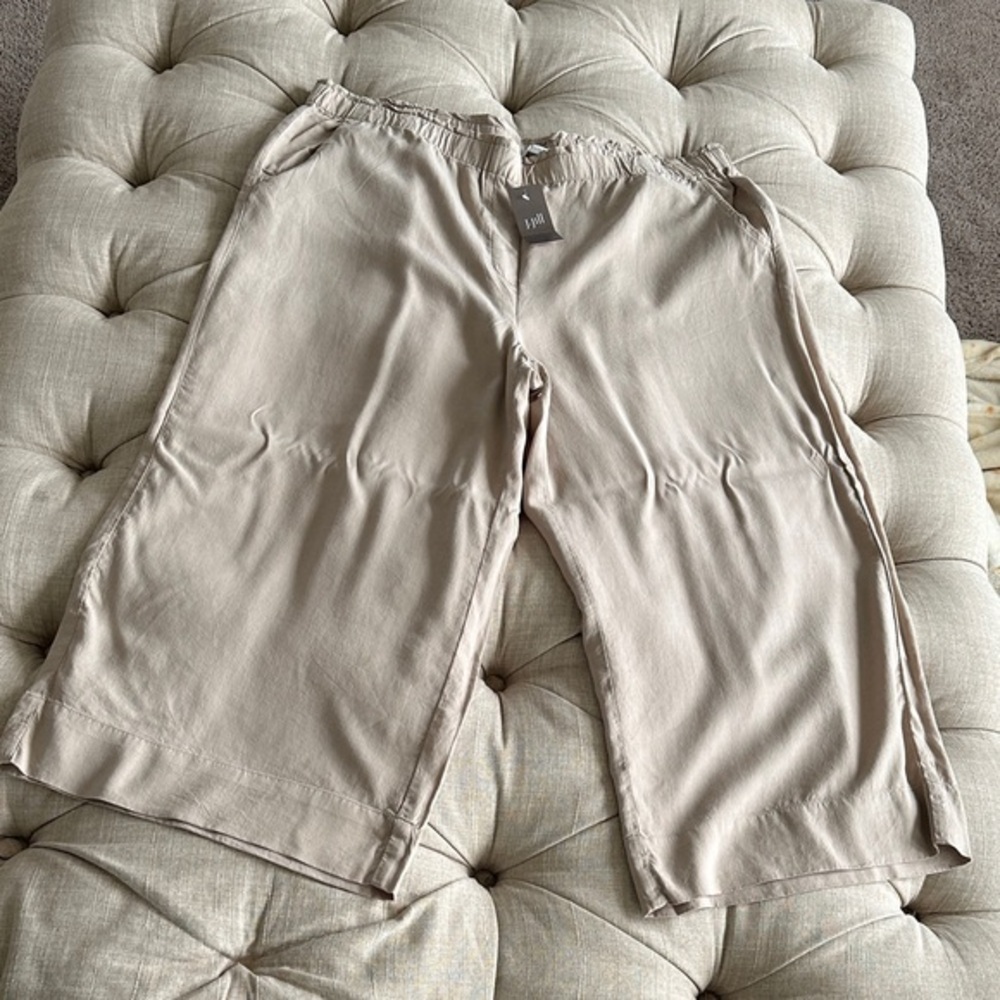Purejill Women's Tan Capris